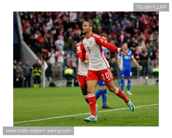 德甲拜仁中路调度精细，前锋多次有威胁